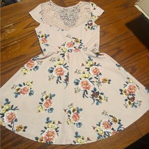 Three Hearts Lace Detail Dress in Soft Pink